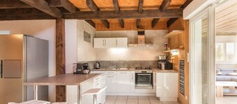 Charming wooden house with pool and pets allowed