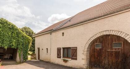 Cozy single-story cottage in Confracourt, nature and relaxation