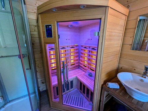 Relaxing chalet with spa and sauna near 1000 Ponds