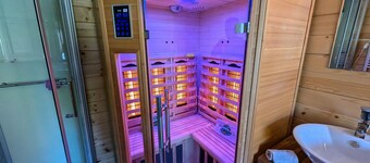 Relaxing chalet with spa and sauna near 1000 Ponds