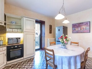 Kühlschrank, Mikrowelle, Geschirrspüler