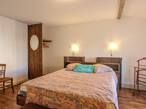 2 bedrooms, bed sheets