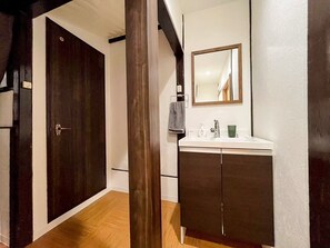 Haartrockner, Handtücher, Seife, Shampoo