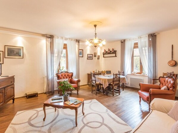 Interior - Quiet countryside house with large orchard (Francalmont)