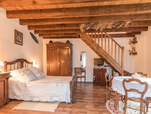 2 bedrooms, free WiFi, bed sheets - Quiet countryside house with large orchard (Francalmont)