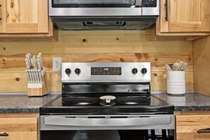 冰箱、微波炉、烤箱、炉灶