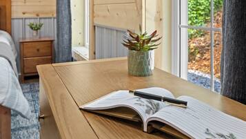 1 bedroom, desk, iron/ironing board, WiFi