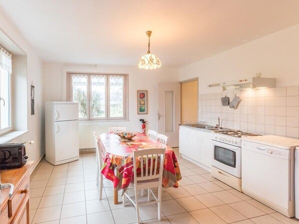 Fridge, microwave, dishwasher