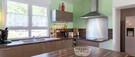 Réfrigérateur, four à micro-ondes, lave-vaisselle