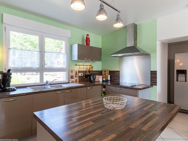 Fridge, microwave, dishwasher