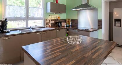 Secluded Fisherman's Cottage with large capacity near the Saône