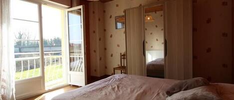 4 bedrooms, free WiFi