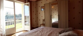 Secluded Fisherman's Cottage with large capacity near the Saône