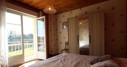 GĂźte du PĂȘcheur isolĂ© avec grande capacitĂ© prĂšs de la SaĂŽne