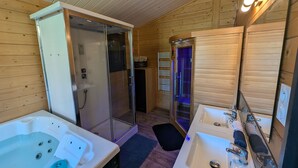 A wooden cabin bathroom with a glass shower enclosure, a bathtub, and two sinks. - Cozy Chalet with Spa and Pets Allowed near Plombières-les-Bains (Fougerolles-Saint-Valbert)