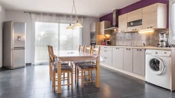 Fridge, microwave, dishwasher