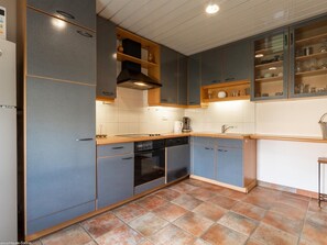 Jääkaappi, mikroaaltouuni, astianpesukone