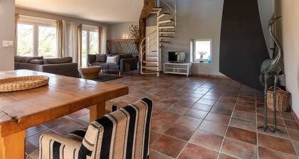 Geräumiges Haus mit Garten und Flussblick