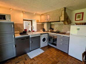 Fridge, microwave, dishwasher - Peaceful cottage in former Comtoise farm, pets allowed (Saint-Bresson)