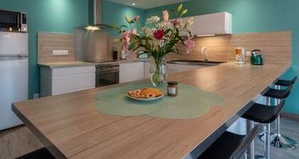 Cozy modern cottage with garden, 2 bedrooms