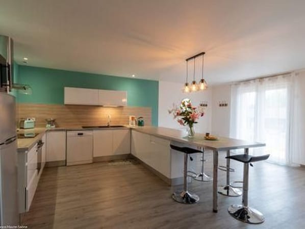 Fridge, microwave, dishwasher