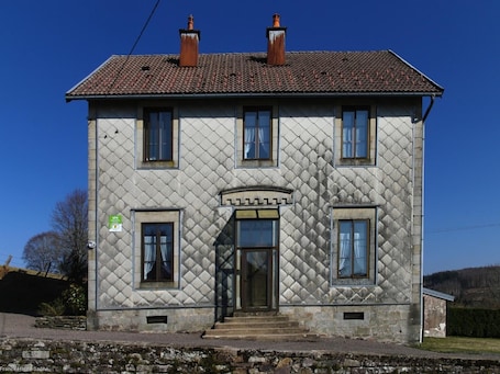 Exterior. Authentic Cottage in Regional Park, Pets Allowed