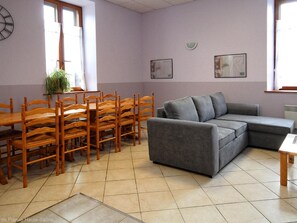 Televisie en een open haard