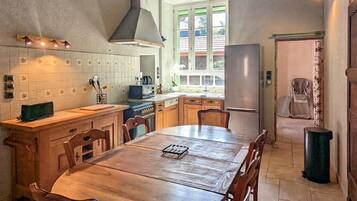 Fridge, microwave, dishwasher