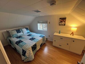 3 bedrooms, WiFi, bed sheets - Scout's House (Twillingate)