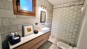 Douche, serviettes fournies