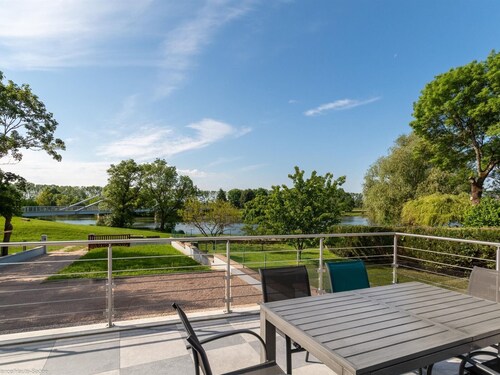 Renovated house by the Saône with terrace and garden