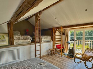 4 bedrooms, free WiFi, bed sheets