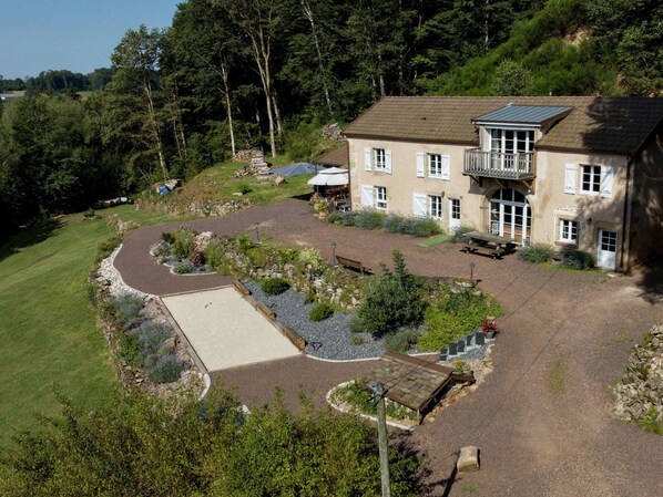 Exterior - Woodland Cottage: Comfort in Nature, near the Thousand Lakes Plateau (La Lanterne-et-les-Armonts)