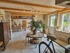 Interior - Woodland Cottage: Comfort in Nature, near the Thousand Lakes Plateau (La Lanterne-et-les-Armonts)