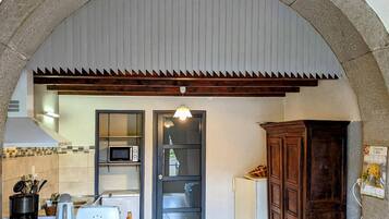 Fridge, microwave, dishwasher