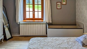 2 室のベッドルーム、WiFi (無料)