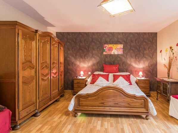 4 bedrooms, free WiFi, bed sheets