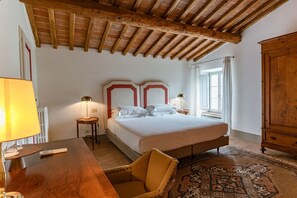 11 bedrooms, travel cot, free WiFi - Stunning private villa for 22 people with A/C, private pool, WIFI, TV, veranda and panoramic view (Greve In Chianti)