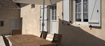 Charming renovated cottage with terrace in park