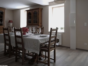 Dining - Charming renovated cottage with terrace in park (Montagney)