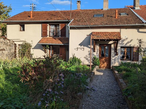 Gîte de charme à Vauvillers avec jardin partagé