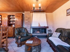 Televisión y chimenea 