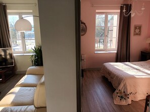 3 bedrooms, free WiFi, bed sheets