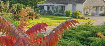 Character house in Gy with parking and Wifi