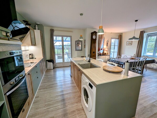 Fridge, microwave, dishwasher