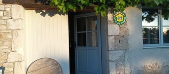 Character house in Gy with parking and Wifi