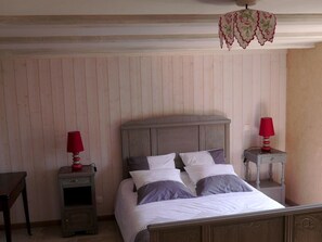 3 bedrooms, bed sheets