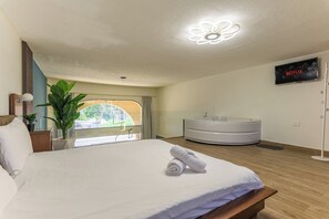 1 bedroom, bed sheets