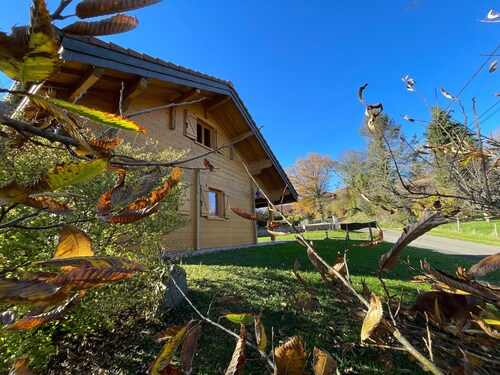 Franc-Comtois chalet with Wifi and fireplace in Étobon