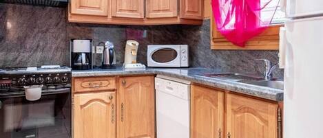 Réfrigérateur, four à micro-ondes, lave-vaisselle